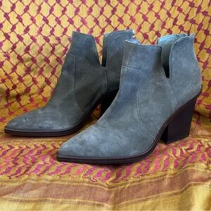 Vince Camuto Gwelona Suede Bootie, size 8.5